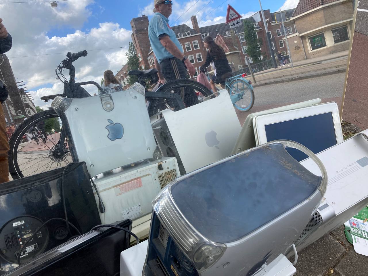 #amsterdam #trash #apple