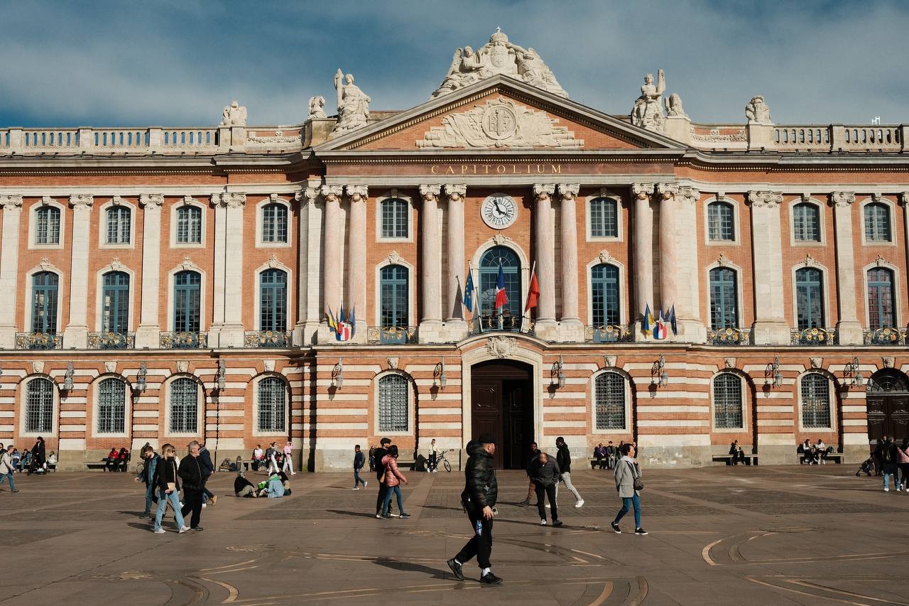 Toulouse, France #cinematiclife #cartravel