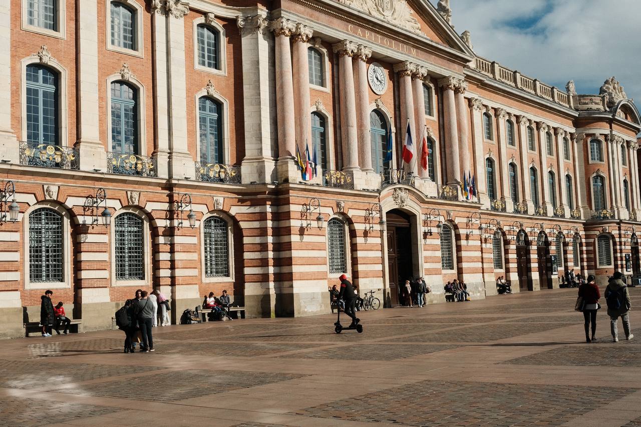 Toulouse, France #cinematiclife #cartravel