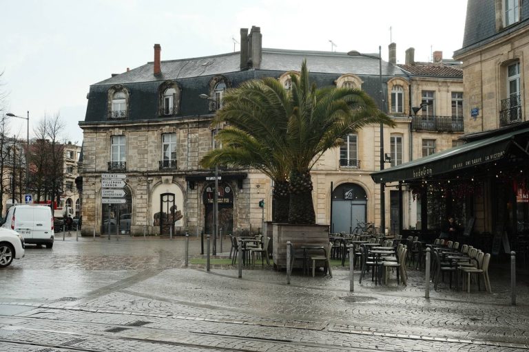Bordeaux, France #cinematiclife #cartravel