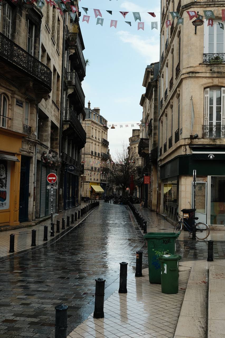 Bordeaux, France #cinematiclife #cartravel