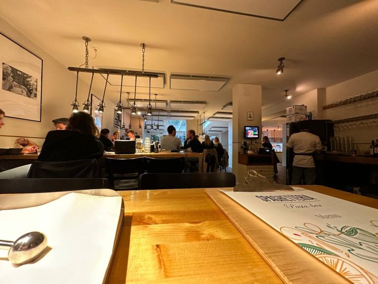 Spaghetteria Daniël Stalpertstraat https://maps.app.goo.gl/sdzTLwKoQoN…